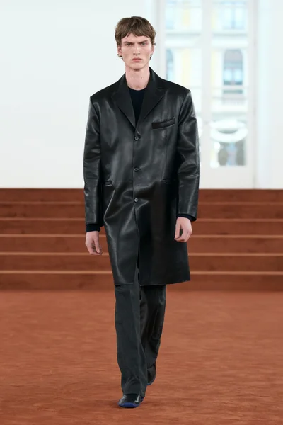 Look 27